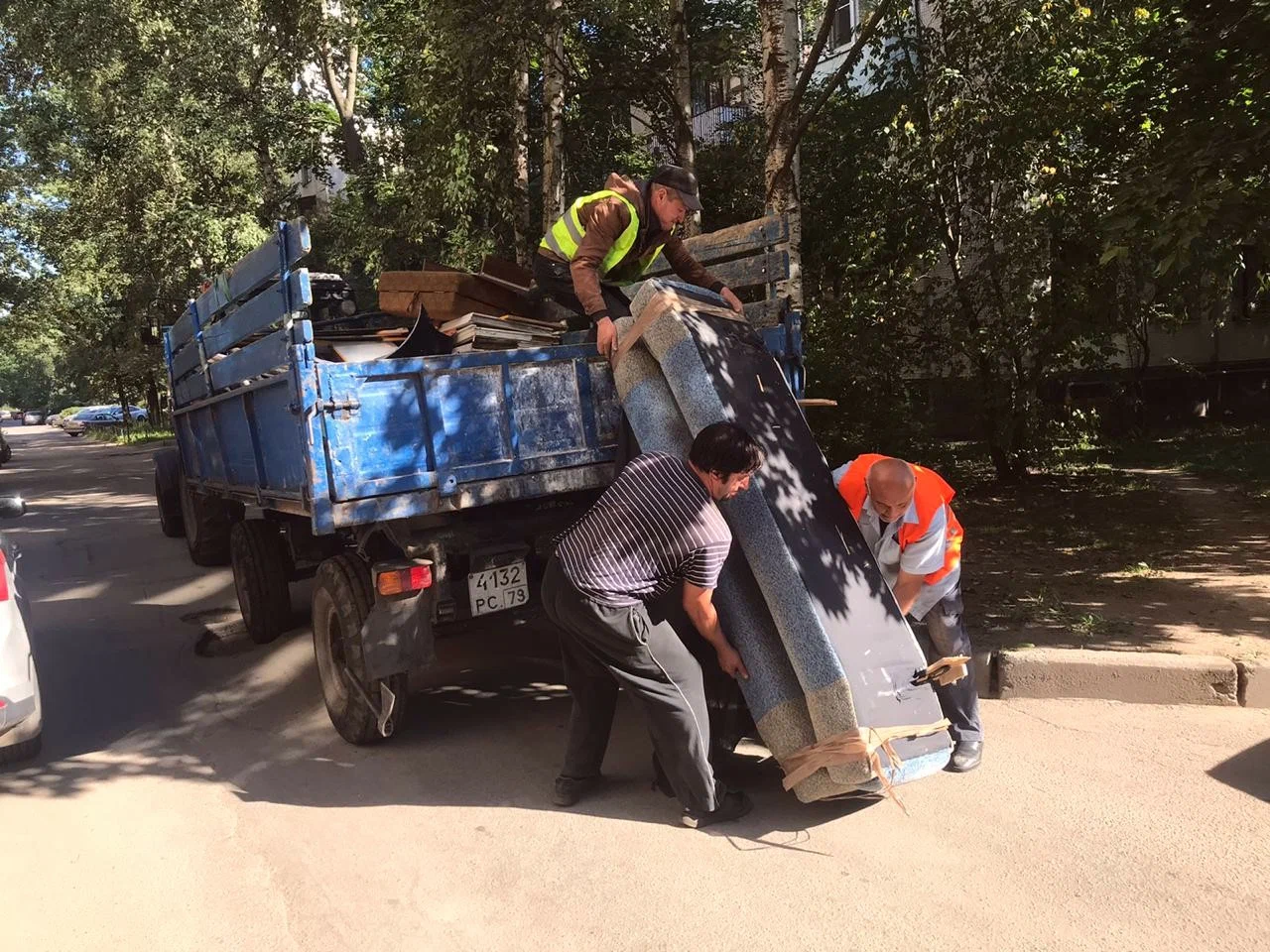 Профессиональный вывоз крупногабаритного мусора в Хабаровске в октябре