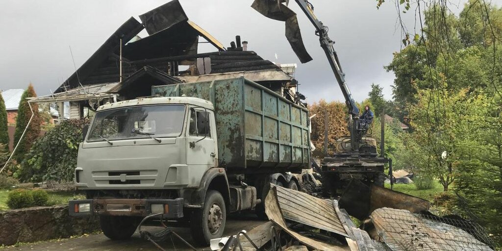 Вывоз мусора после пожара с утилизацией в Хабаровске в октябре