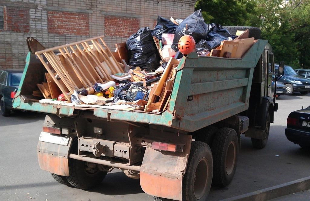 Вывоз мусора из магазина в Хабаровске от ПроМусор: услуги, цена от 1800 руб., утилизация отходов