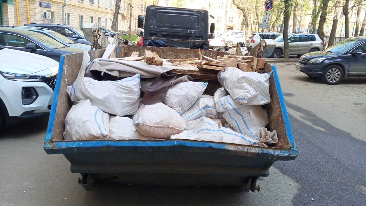 Вывоз мусора из магазина в Хабаровске в октябре
