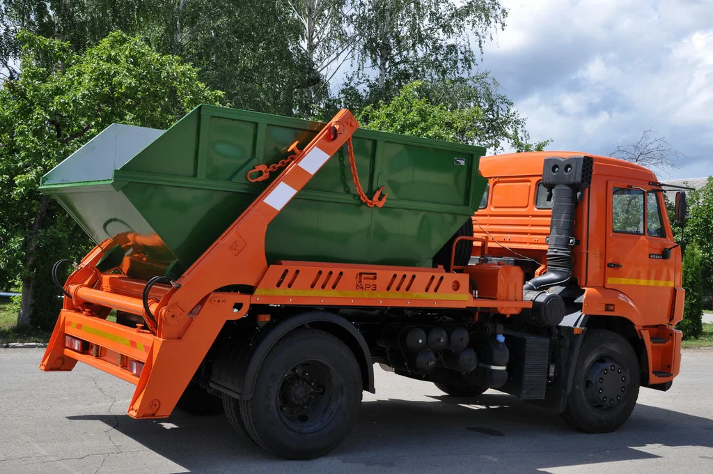 Заказ бункеровоза для вывоза мусора и отходов в Хабаровске в октябре