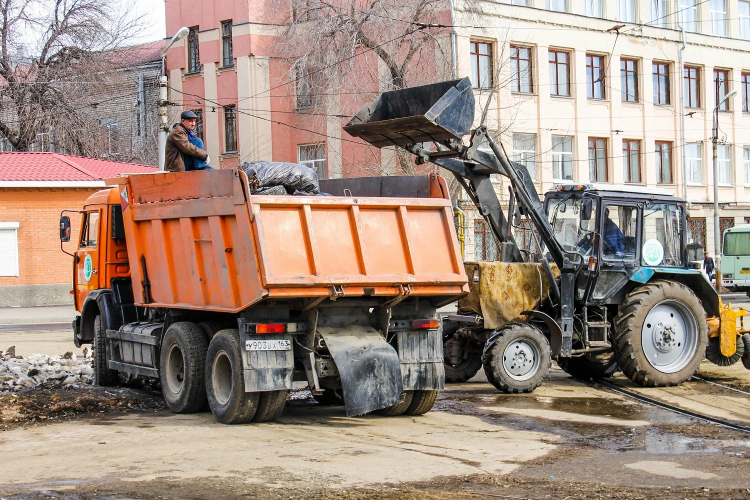 Вывоз мусора Камазом в Хабаровске – аренда и заказ Камаза 10 тонн от 2418 руб. в ПроМусор