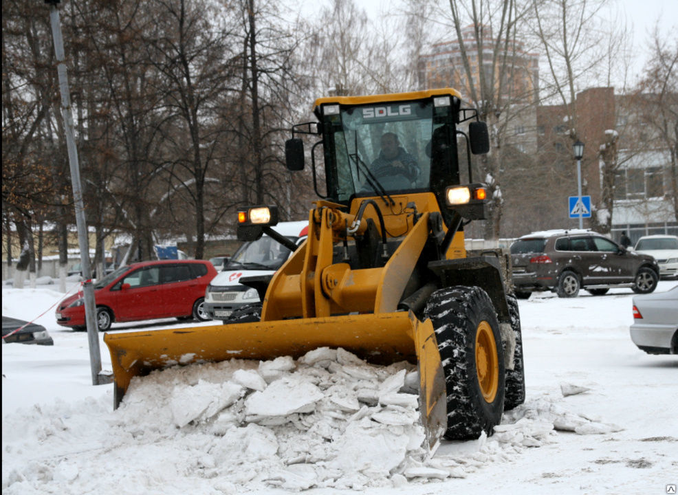 Аренда трактора для уборки снега в Хабаровске от ПроМусор – цена от 1029 руб., быстро и недорого
