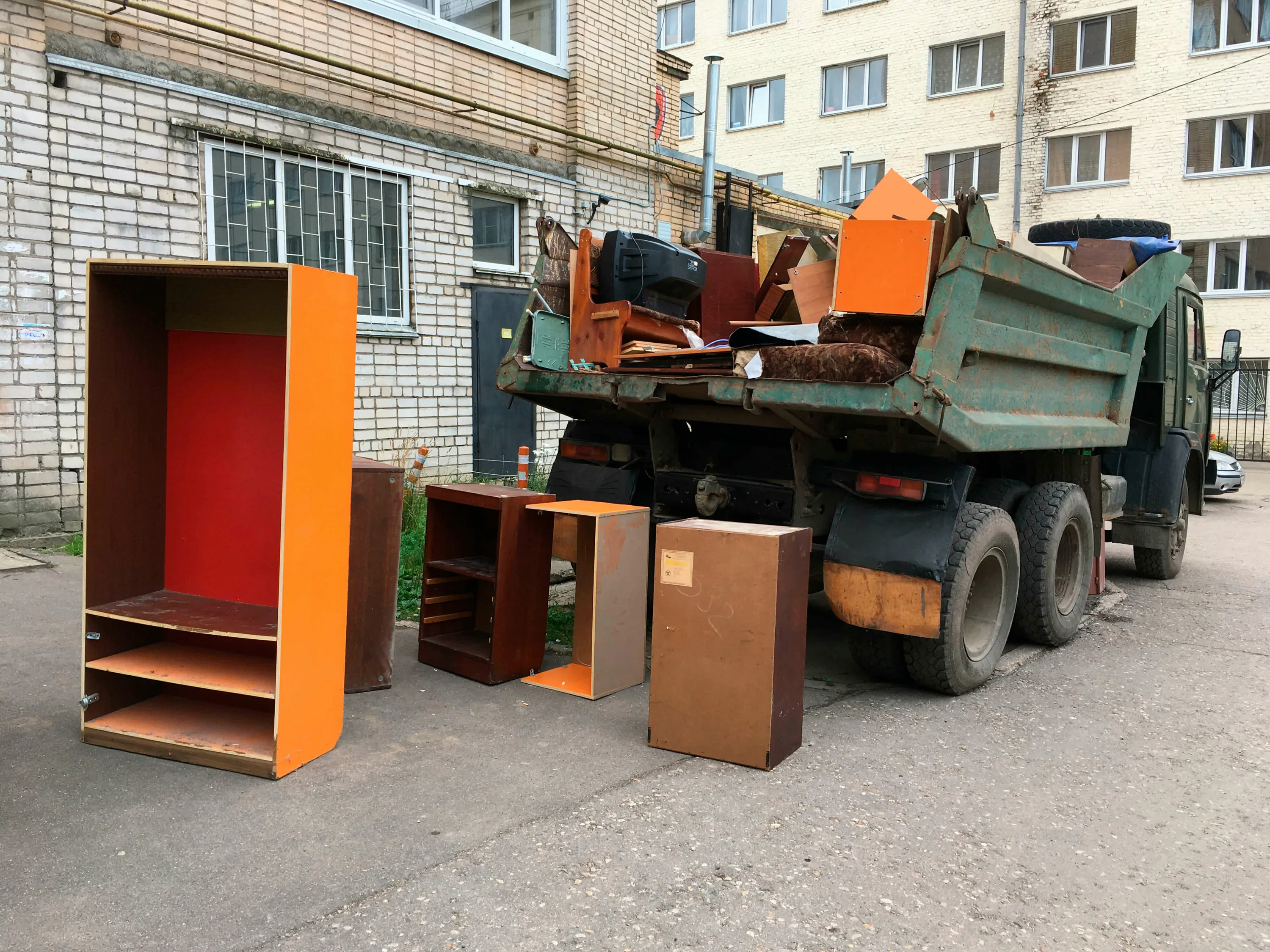 Утилизация старой мебели с вывозом и разбором в Хабаровске в октябре