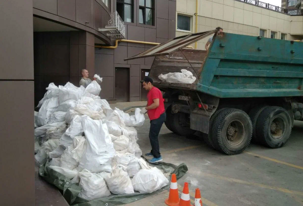 Вывоз мусора из подвала в Хабаровске от ПроМусор – уборка, разбор завалов и очистка, цены от 2469 руб