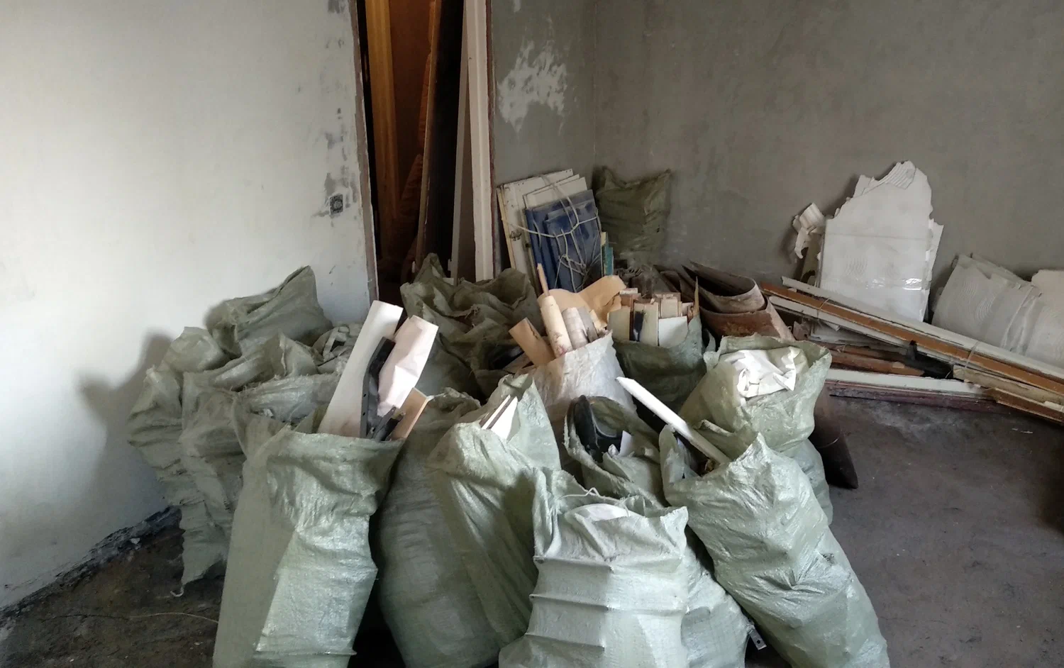 Уборка строительного мусора с вывозом и утилизацией в Хабаровске в октябре