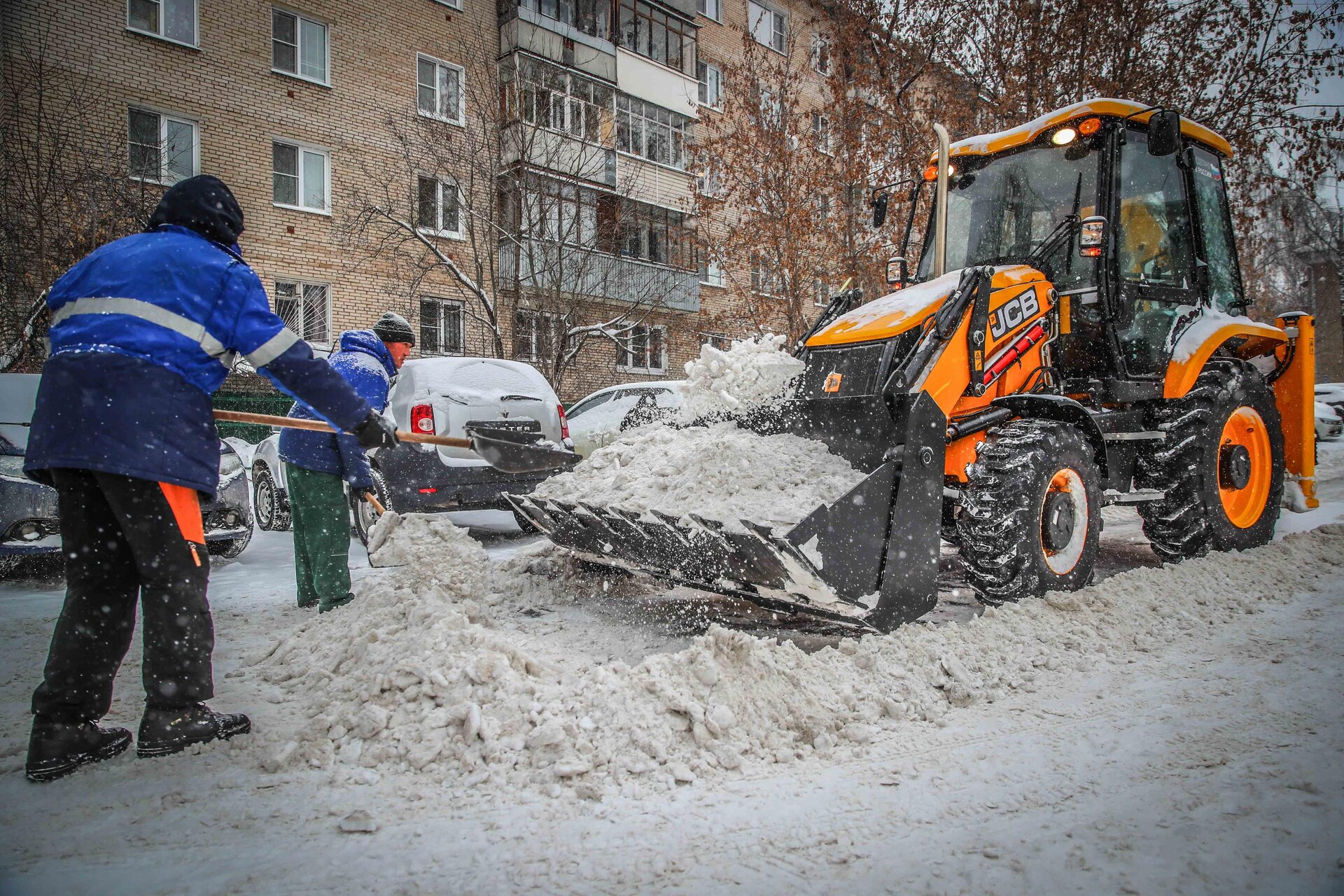 Очистка дворов от снега и наледи в Хабаровске — уборка снега, трактор и ручная, цены от 514 руб. | ПроМусор